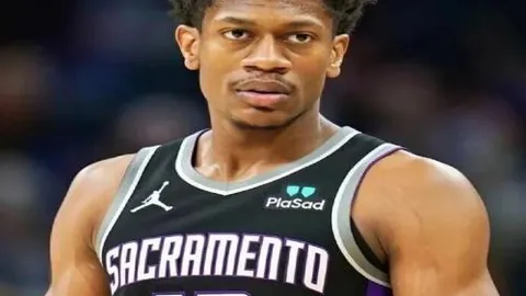 亚当斯本季前场篮板再创新高，累计达13次，赛季已揽获两记。